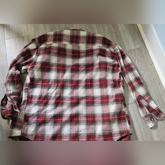 Men's Sz: L. C&C Sportswear Red/Maroon Flannel- button down - Picture 8 of 10